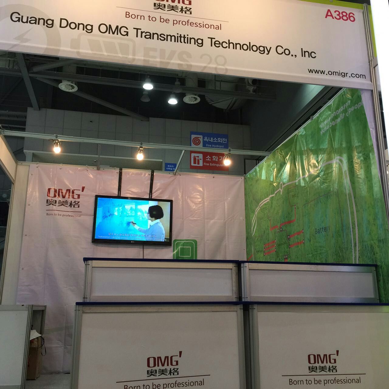 OMG participated in the EVS28 electric car show in Seoul, South Korea OMG participated in the EVS28 electric car show in Seoul, South Korea
