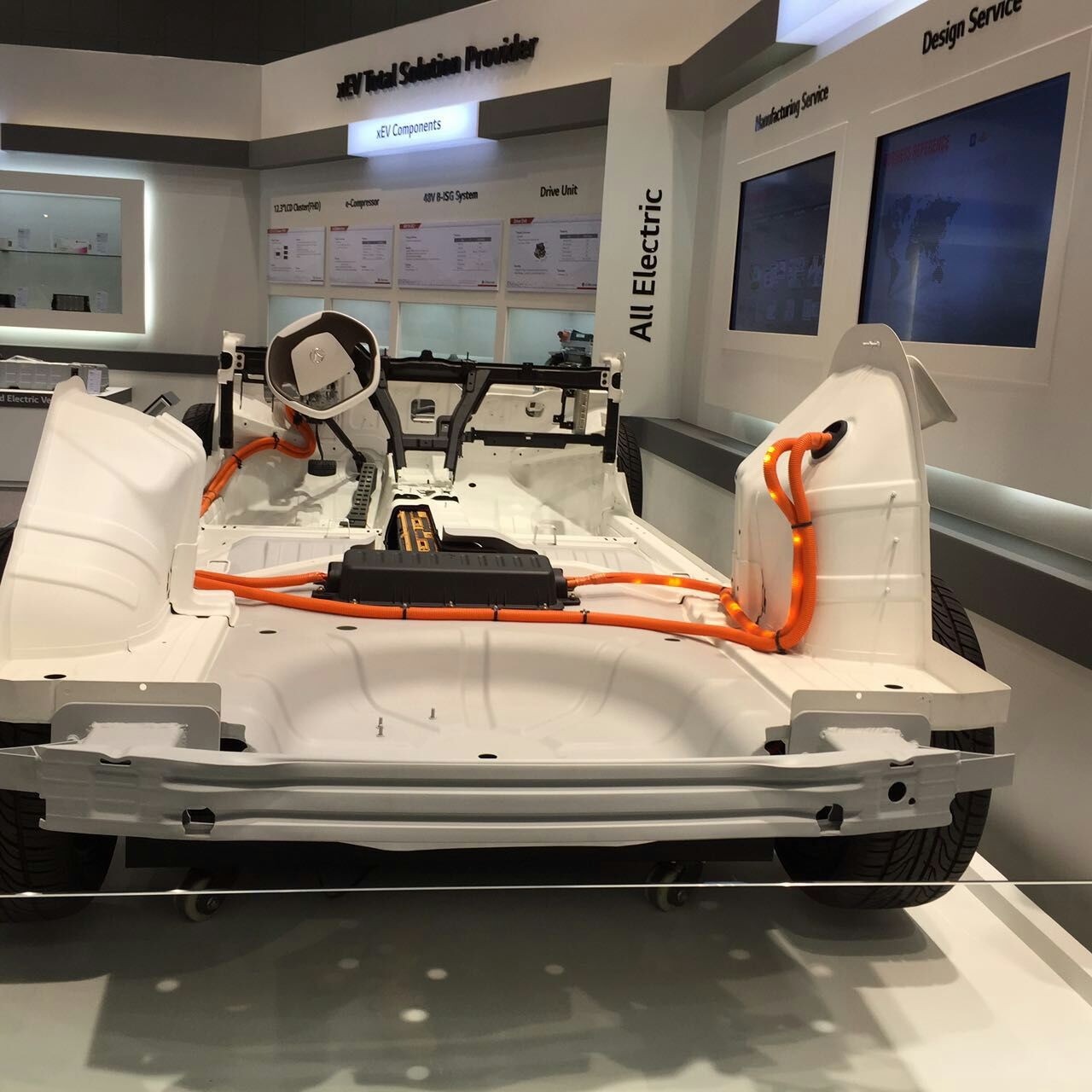 OMG participated in the EVS28 electric car show in Seoul, South Korea OMG participated in the EVS28 electric car show in Seoul, South Korea
