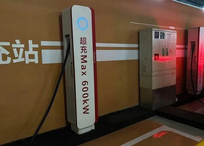 Huawei 600KW liquid-cooled charging station